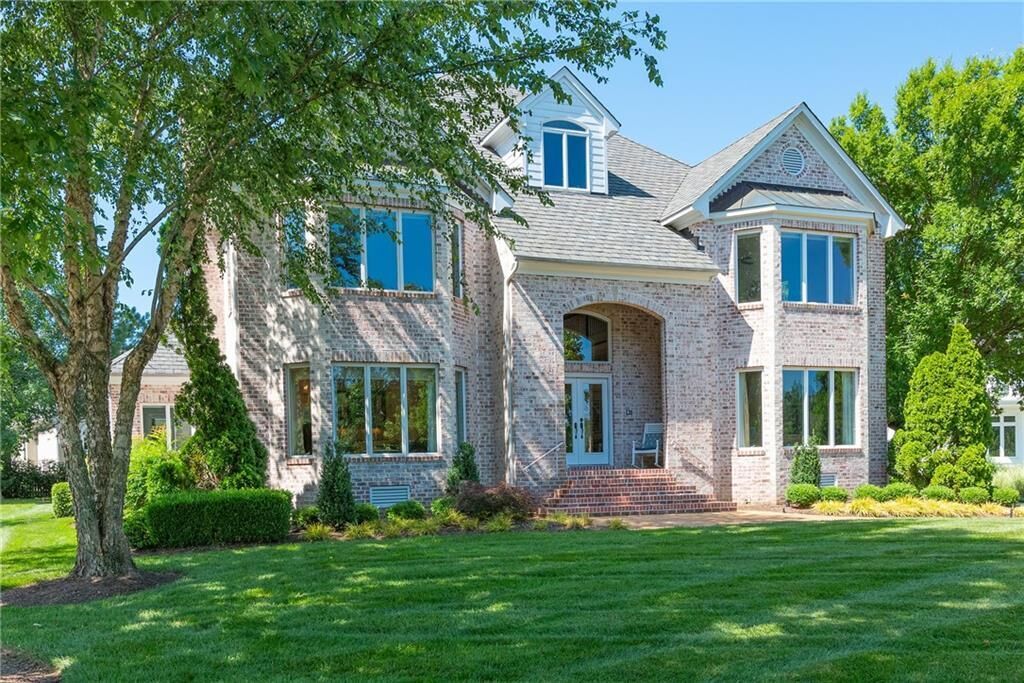 10) $1,600,000
